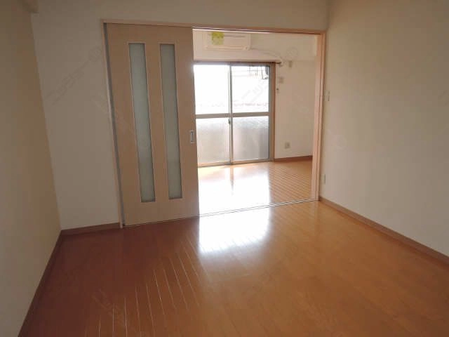 洋室からリビング