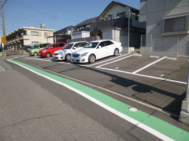 駐車場西