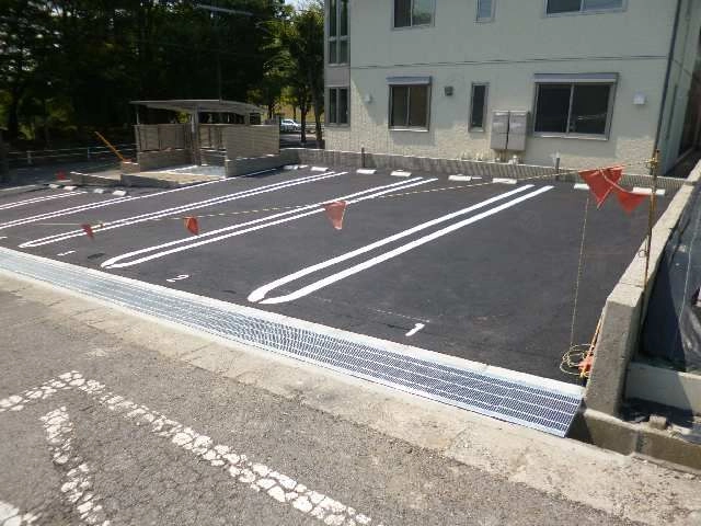 縦列駐車場2台分