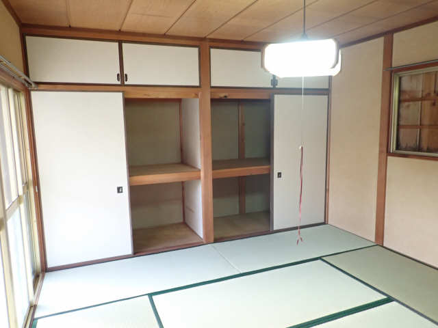 ２階西和室収納