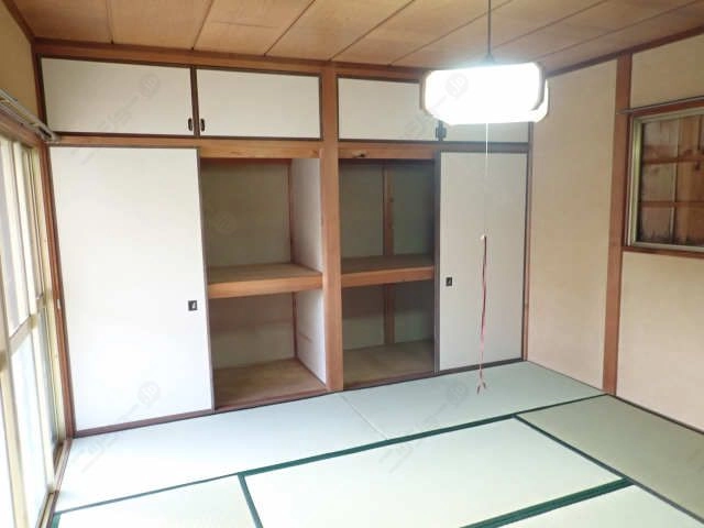 ２階西和室収納