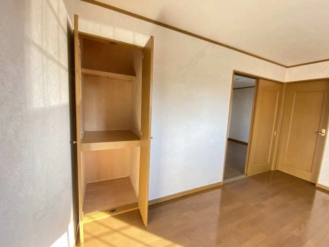 東側洋室収納