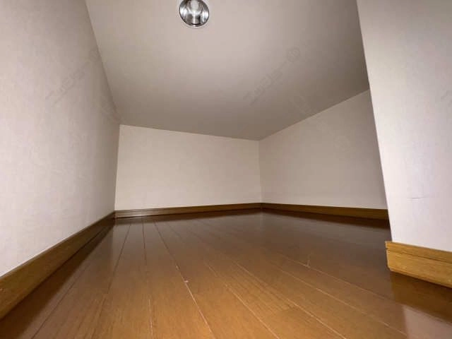 屋根 裏収納