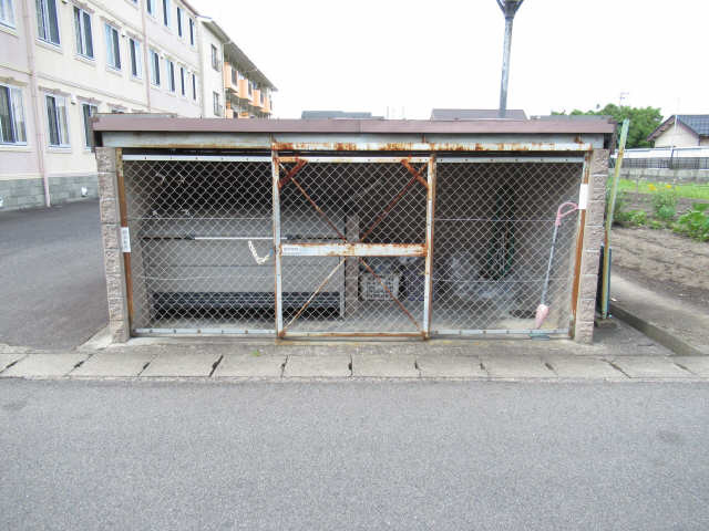 敷地内ゴミ置き場