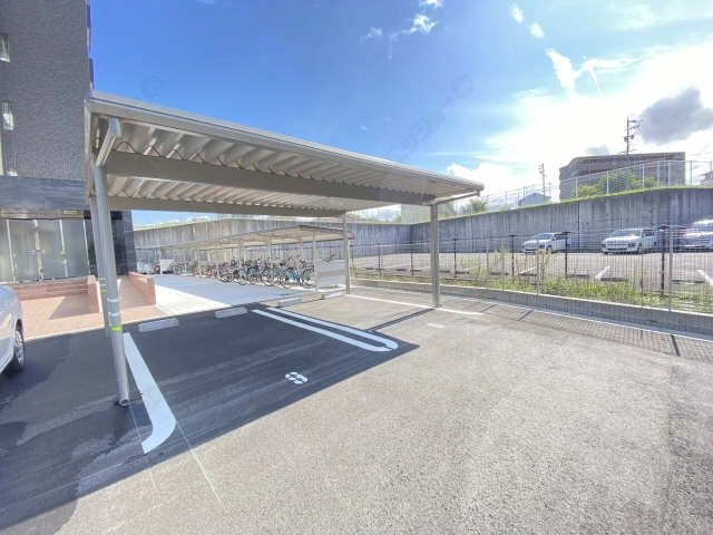 屋根付駐車場