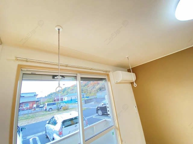 室内物干し棒洋室