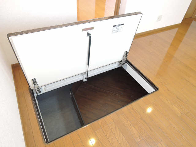 リビング床下収納