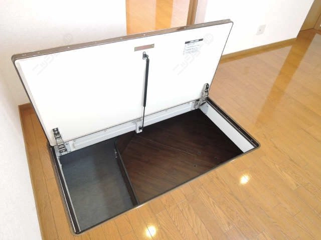 リビング床下収納