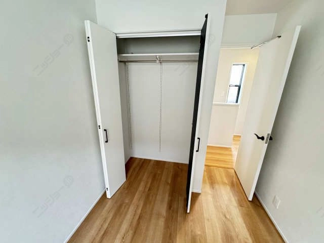 2階洋間収納
