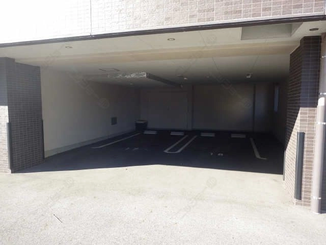 屋根付き駐車場