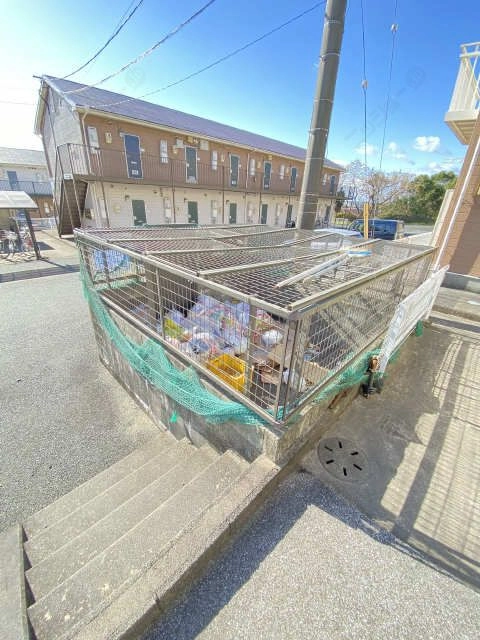 敷地内ゴミ捨て場