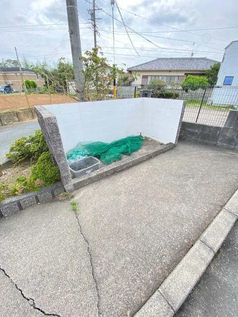 敷地内ゴミ捨て場