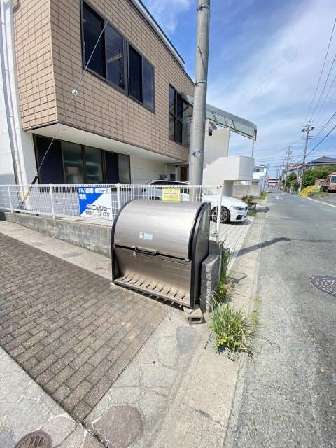 敷地内ゴミ捨て場