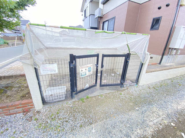 敷地内ゴミ捨て場