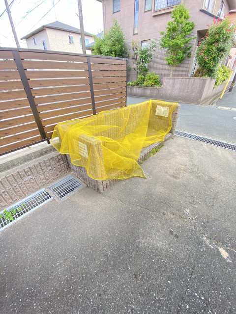 敷地内ゴミ捨て場