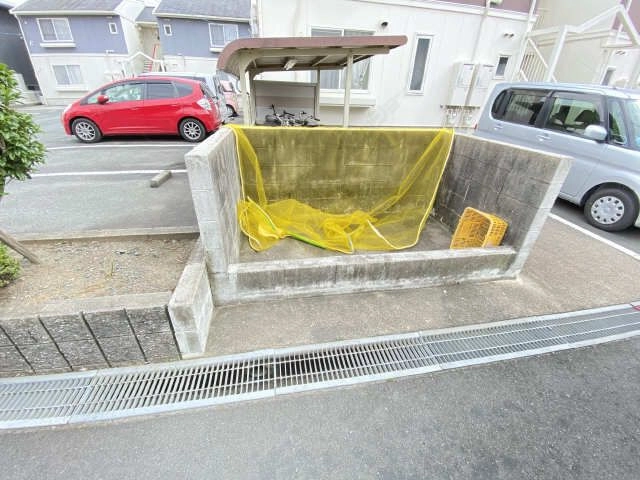 敷地内ゴミ捨て場