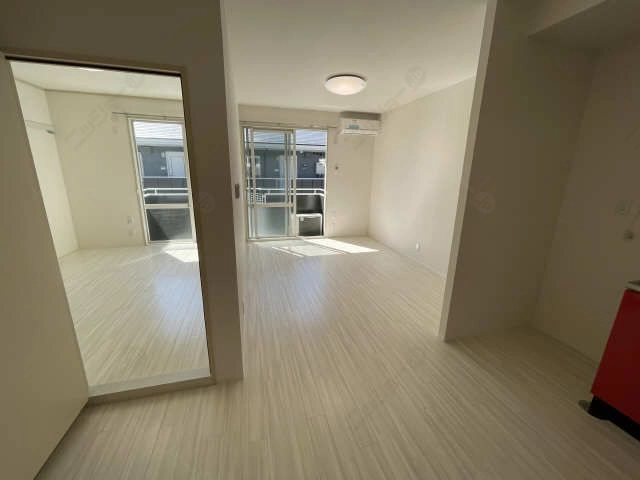 リビングと南洋間