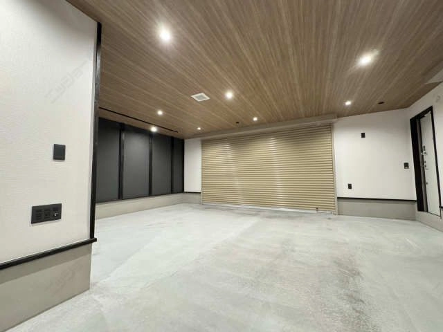 ガレージ内