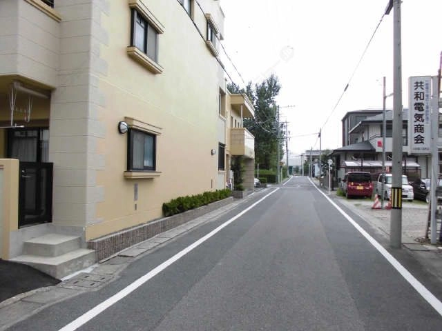建物前道路