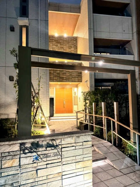 外観（夜間）
