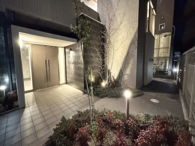 アプローチ（夜間）