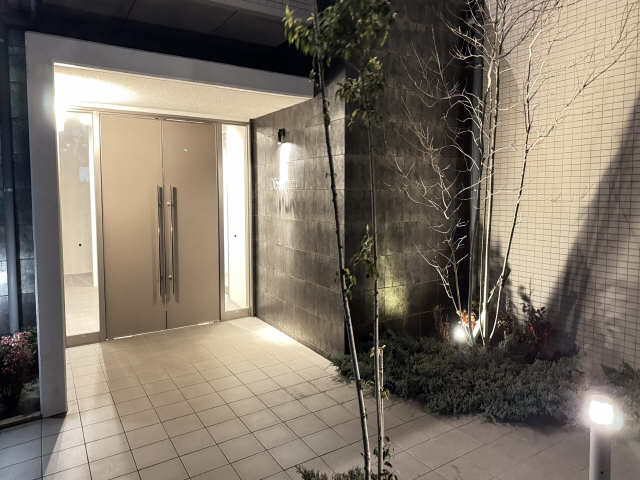 アプローチ（夜間）