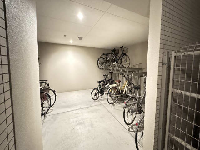 駐輪場（夜間）