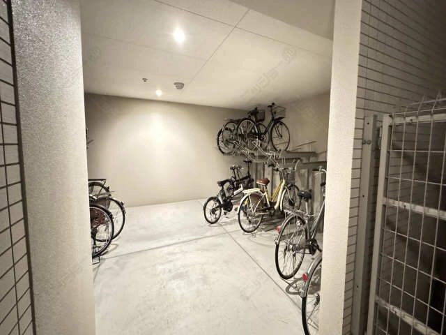 駐輪場（夜間）