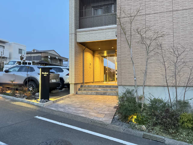 アプローチ（夜間）