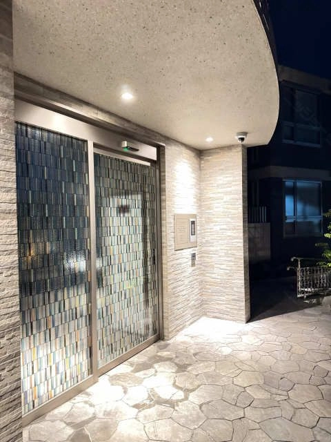 エントランス（夜間）