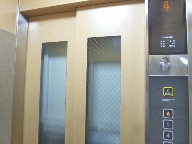 エレベーター中