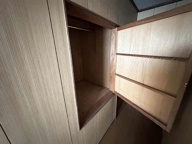 収納（２階廊下）-2
