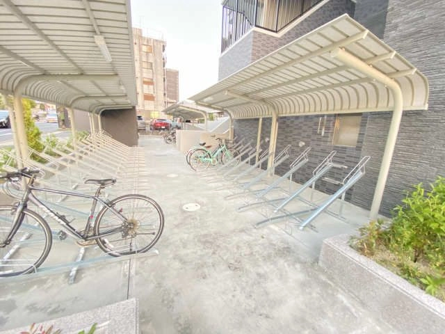 駐  輪場