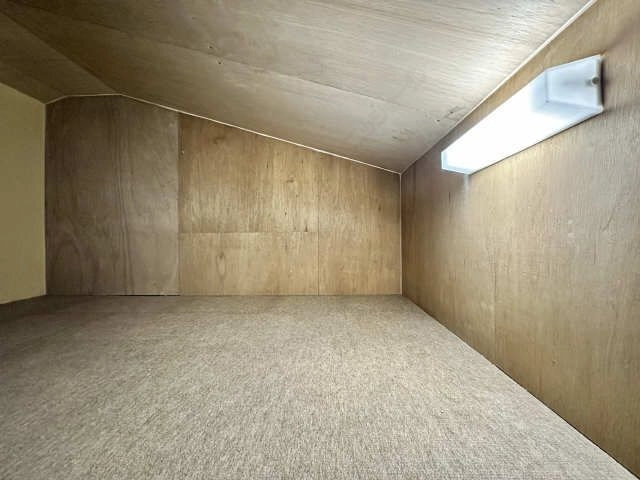 屋根裏収納