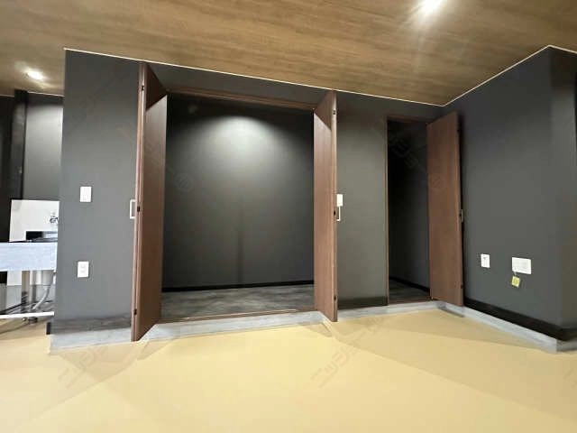 ガレージ内収納