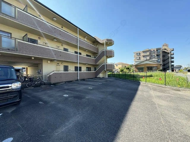 駐車場（屋根なし）