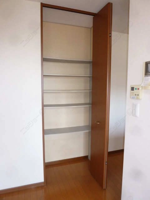 キッチン横収納