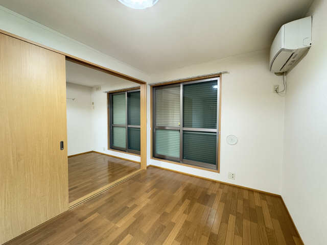 シャッター雨戸（LDK)