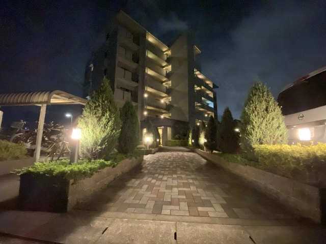 夜間外観