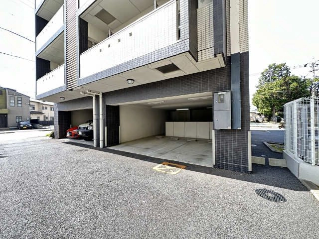 屋根付駐車場