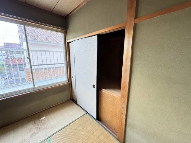 和室収納（修繕前）