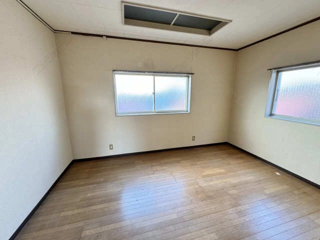 洋室（修繕前）