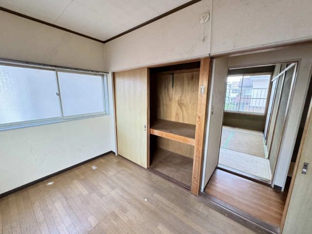 洋室（修繕前）