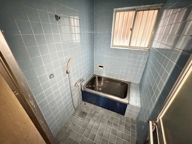 浴室（修繕前）