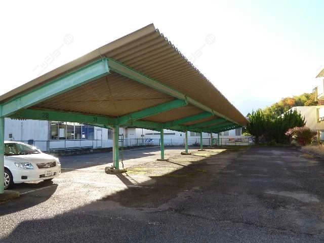 屋根付駐車場