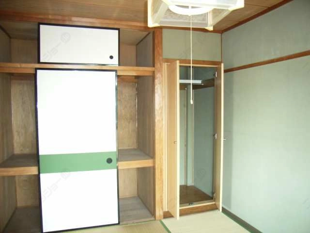 東和室・収納