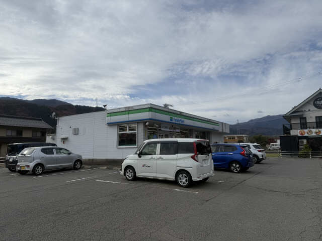 ファミリーマート郡上中津屋店