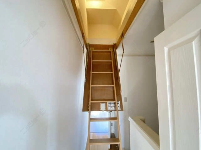 小屋裏収納入口