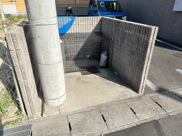 敷地内ゴミ置場