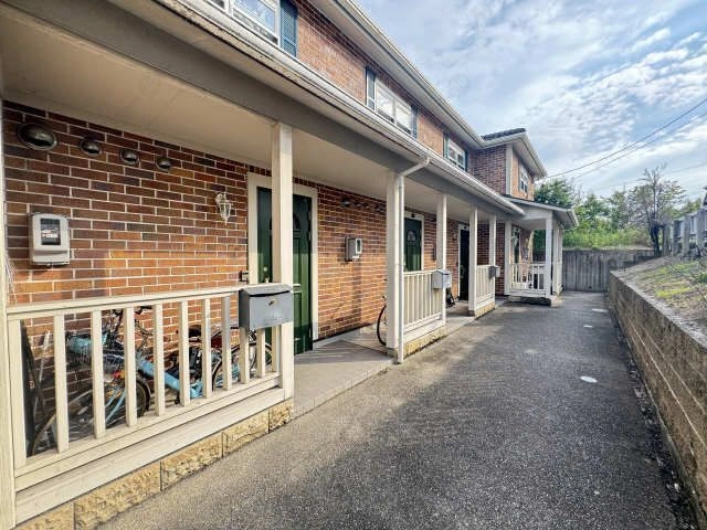 ロビー　玄関横駐輪場